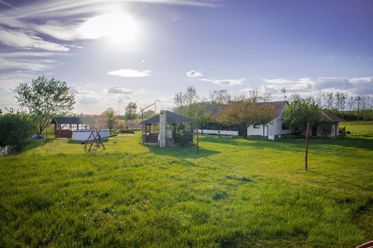 Etno Salas - Etno Ranch - Seosko Turisticko Domacinstvo Palić Exterior foto