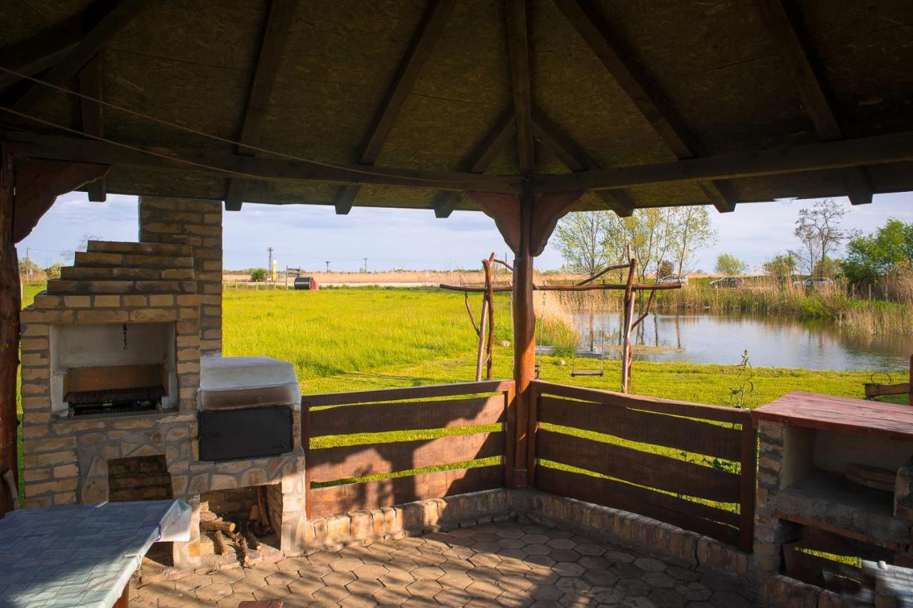 Etno Salas - Etno Ranch - Seosko Turisticko Domacinstvo Palić Exterior foto