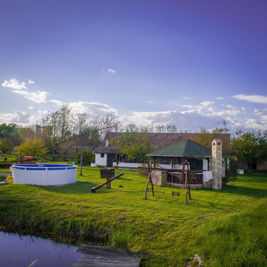 Etno Salas - Etno Ranch - Seosko Turisticko Domacinstvo Palić Exterior foto