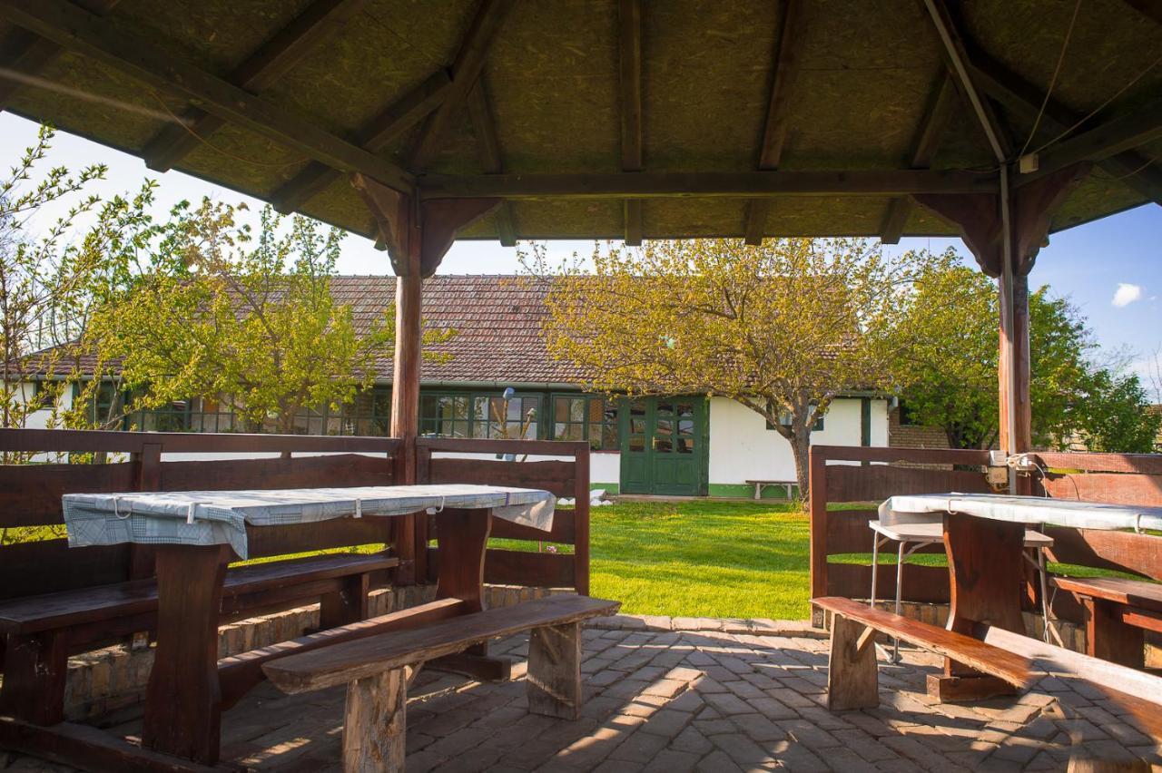 Etno Salas - Etno Ranch - Seosko Turisticko Domacinstvo Palić Exterior foto